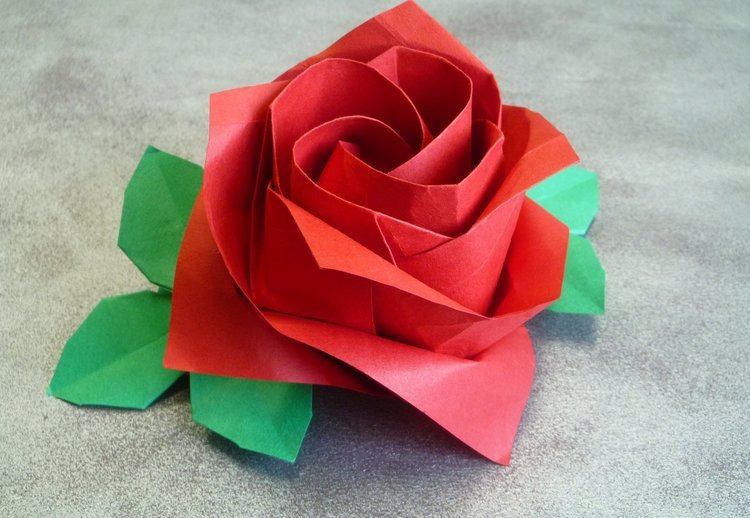 Ferdig origami-rose