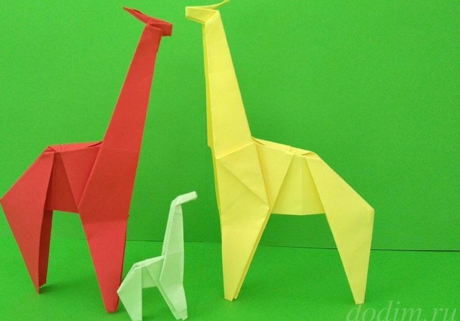 Sjiraff laget med origamiteknikk