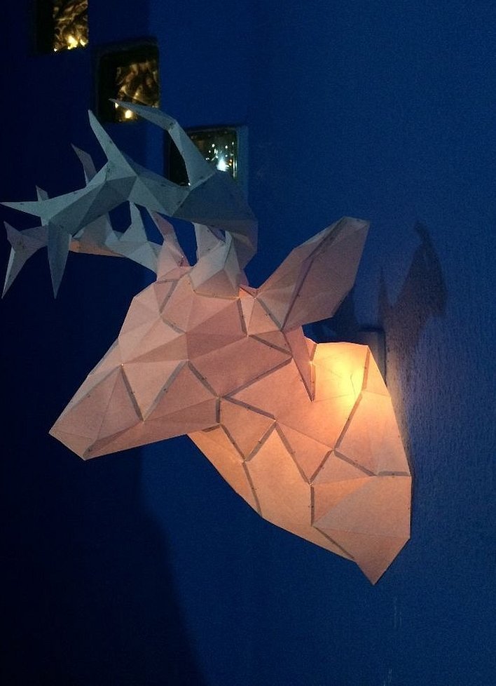 Hvis du forsterker det ferdige produktet med akrylmaling, kan du gjøre det om til en original lampe.