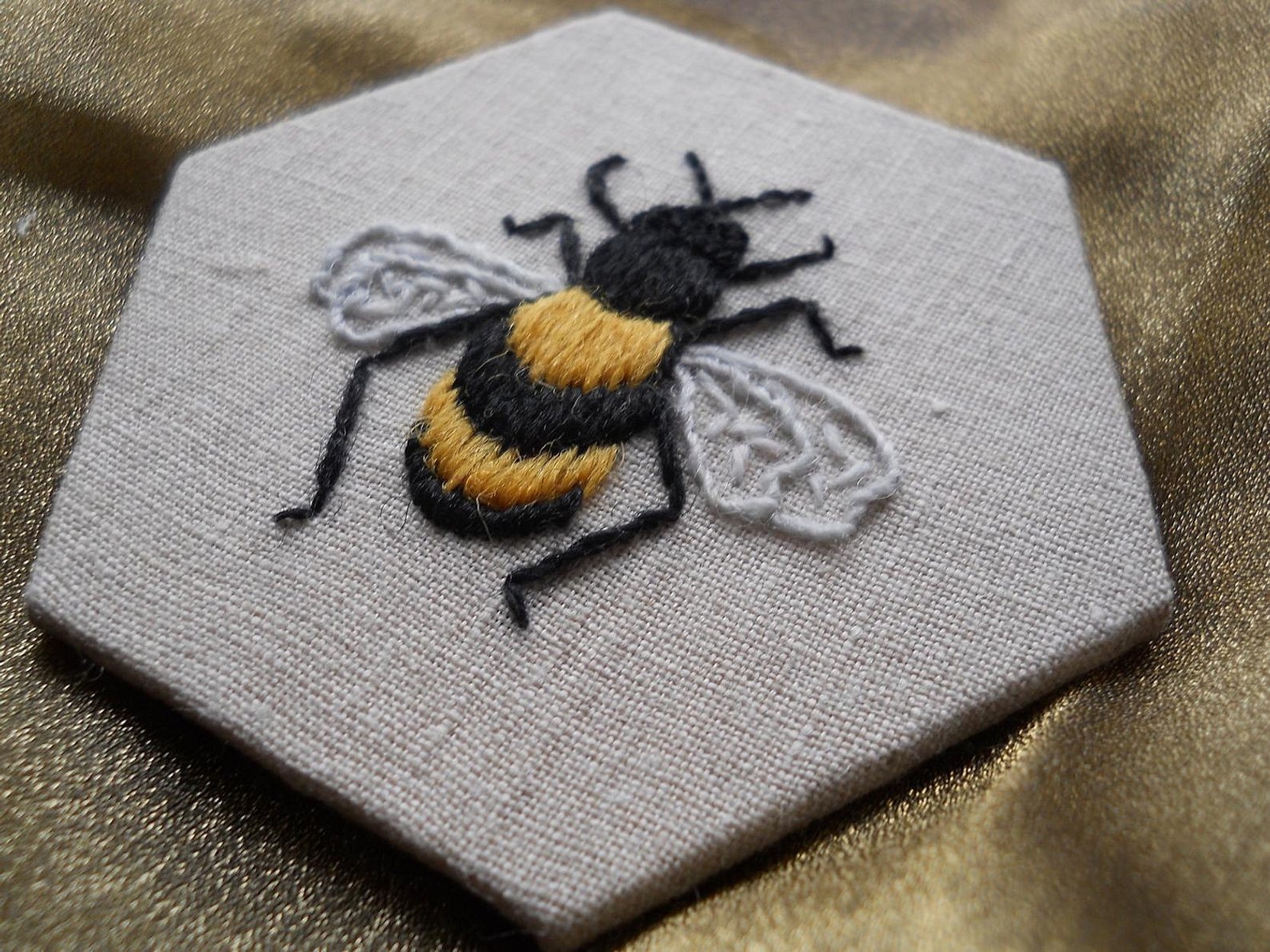 Insekter på broderi