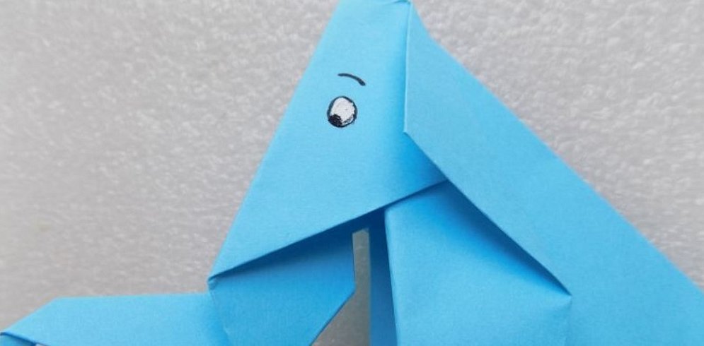 Fargelegging av origami-elefantleketøyet