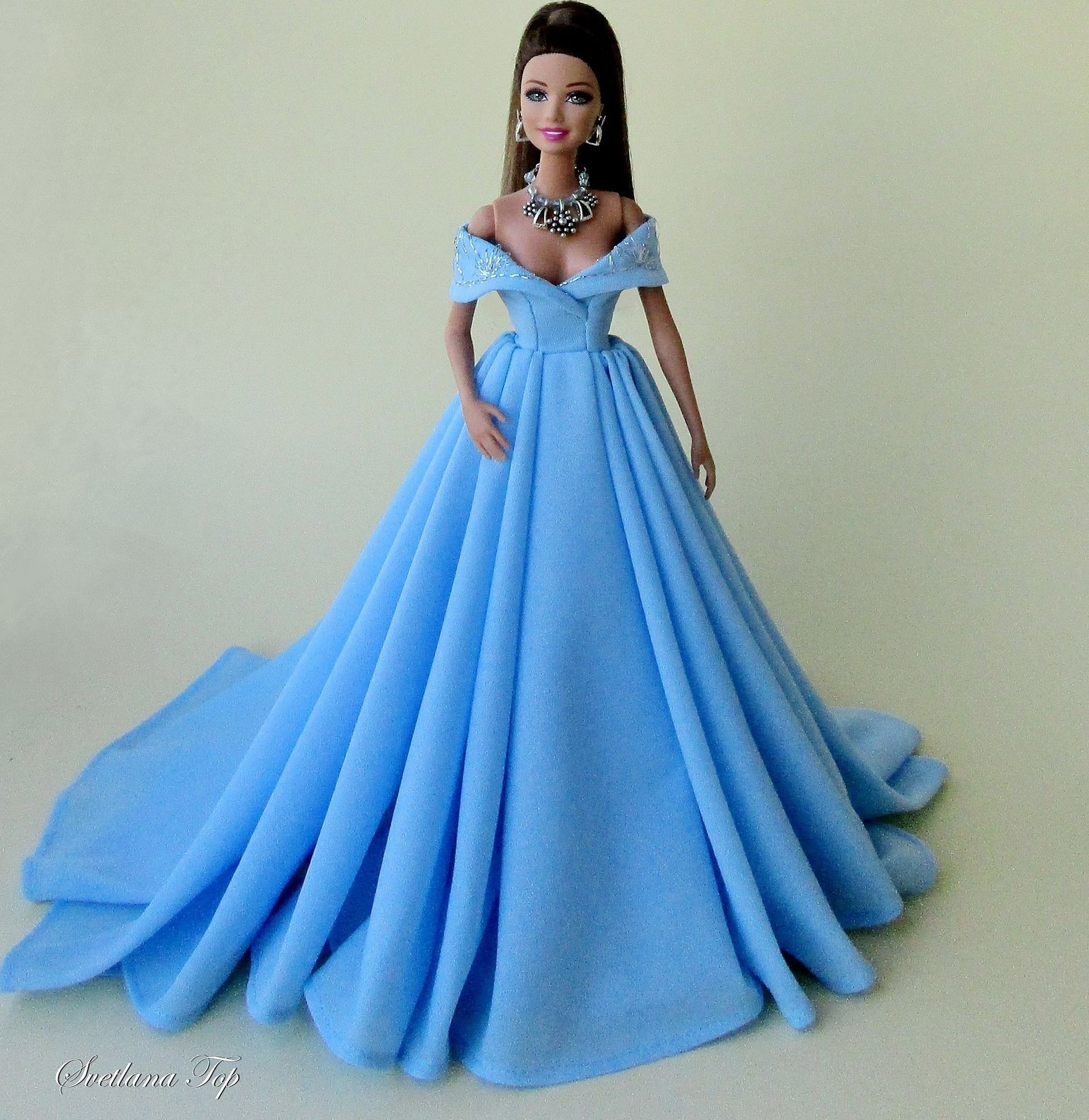 Eksempel på en aftenkjole til Barbie