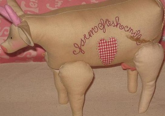 For å lage leken anbefales det å velge enkle stoffer i delikate farger.