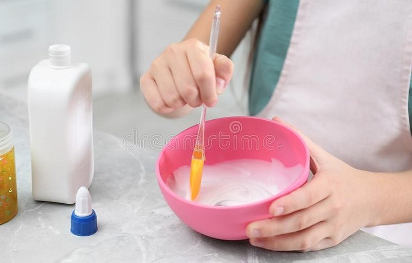 Prosessen med å lage slim