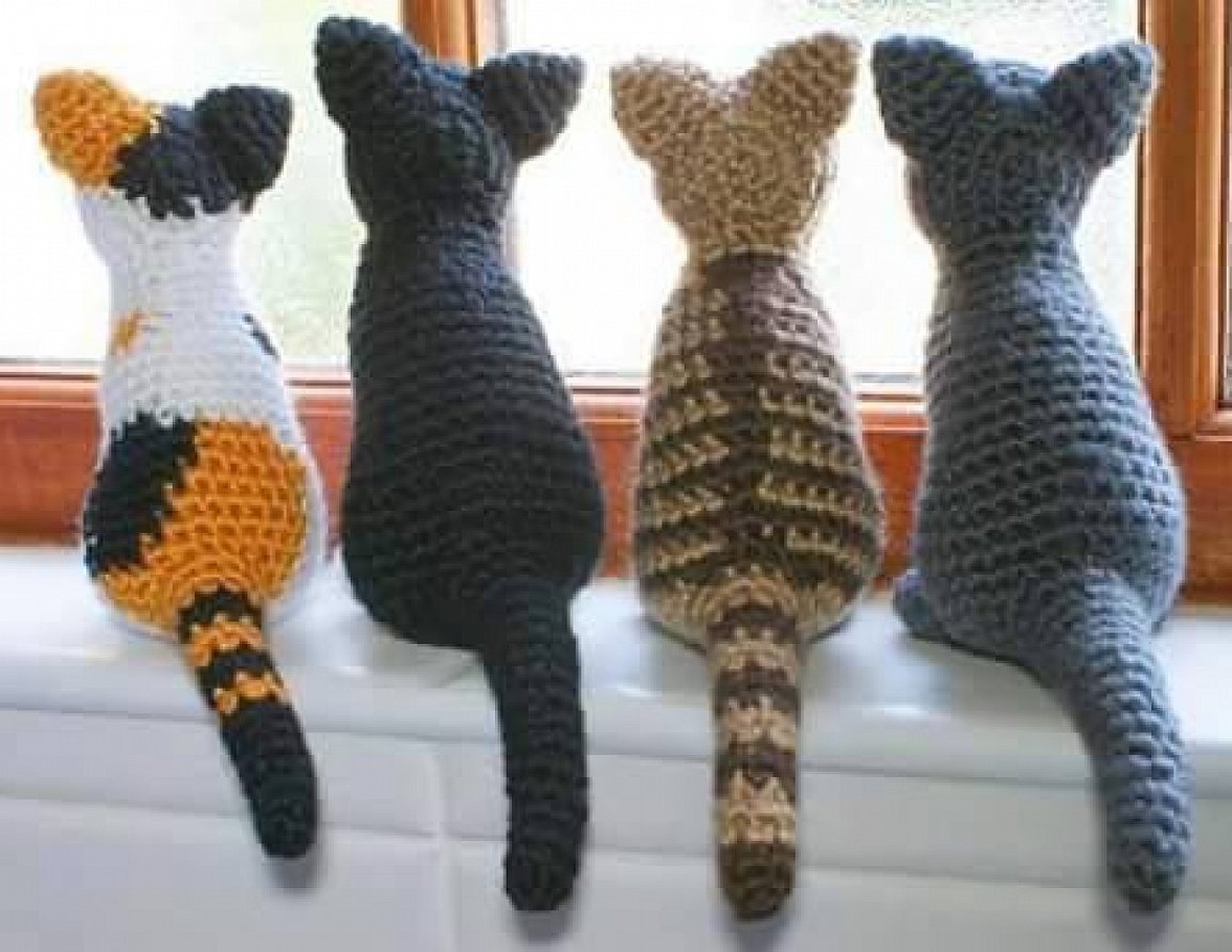 Strikkede heklekatter