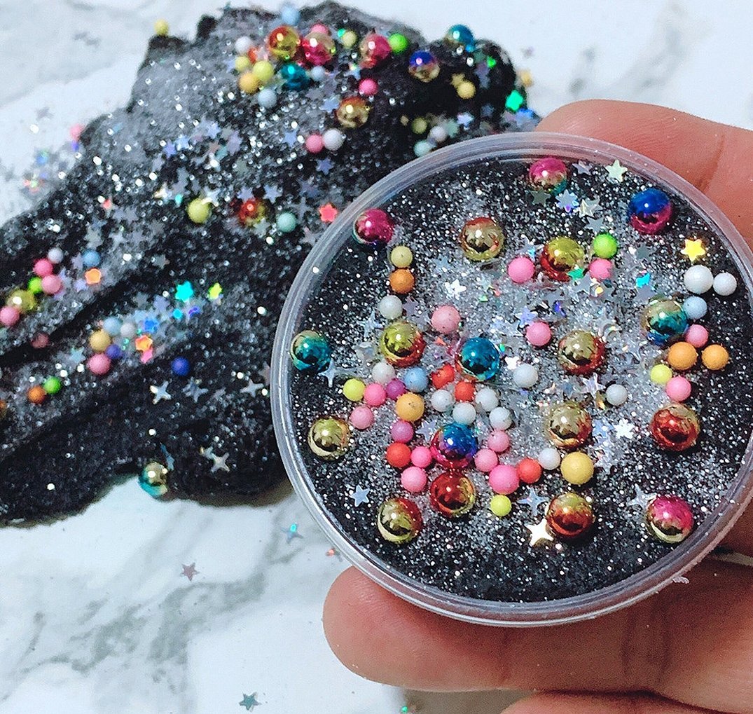 Sprø slim med perler ser veldig festlig ut