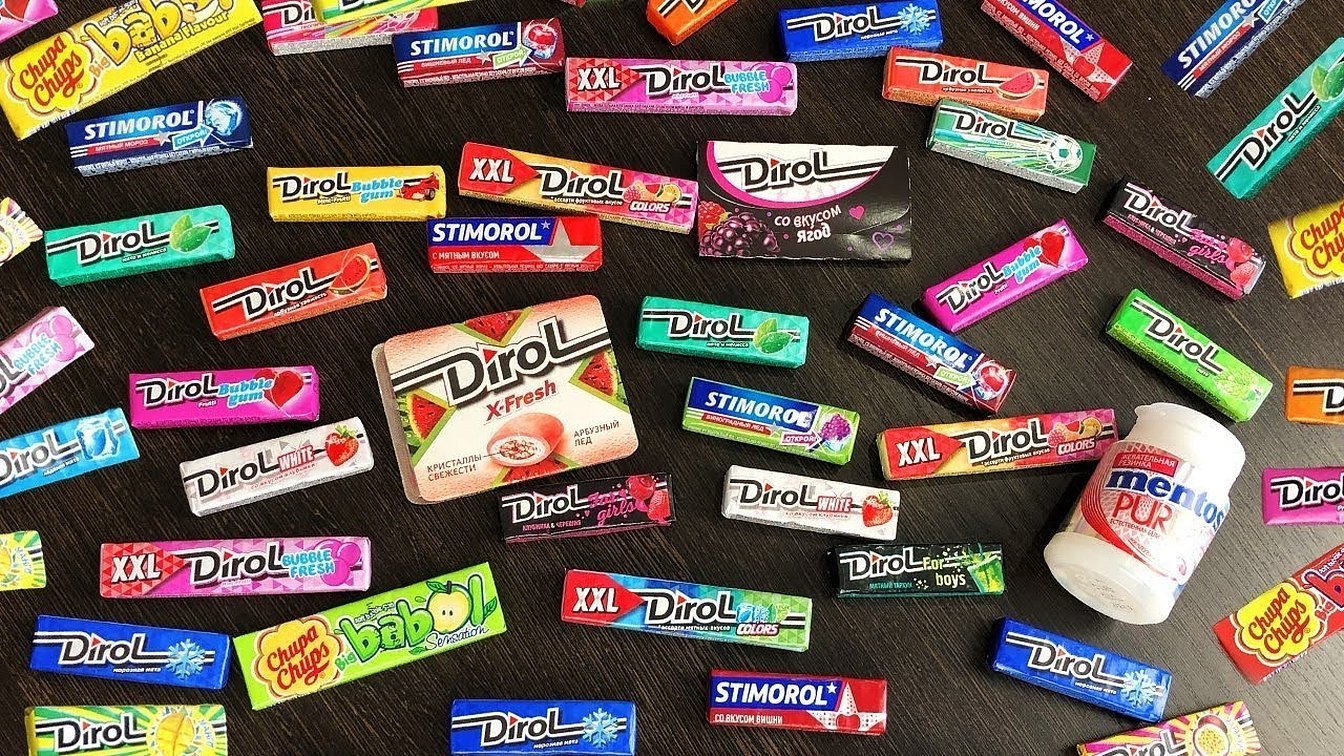 Enkle, men vakre slimer er laget av tyggegummi
