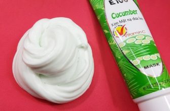 Slim ved siden av en tube med agurkmaske