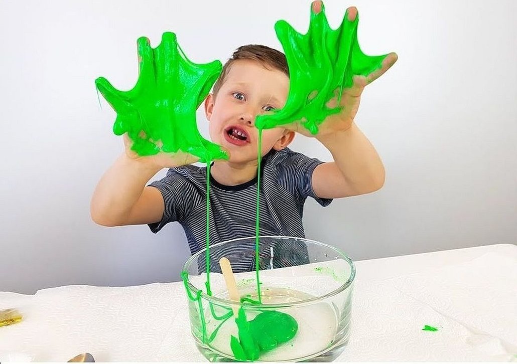 Barn over 4 år kan leke med slim