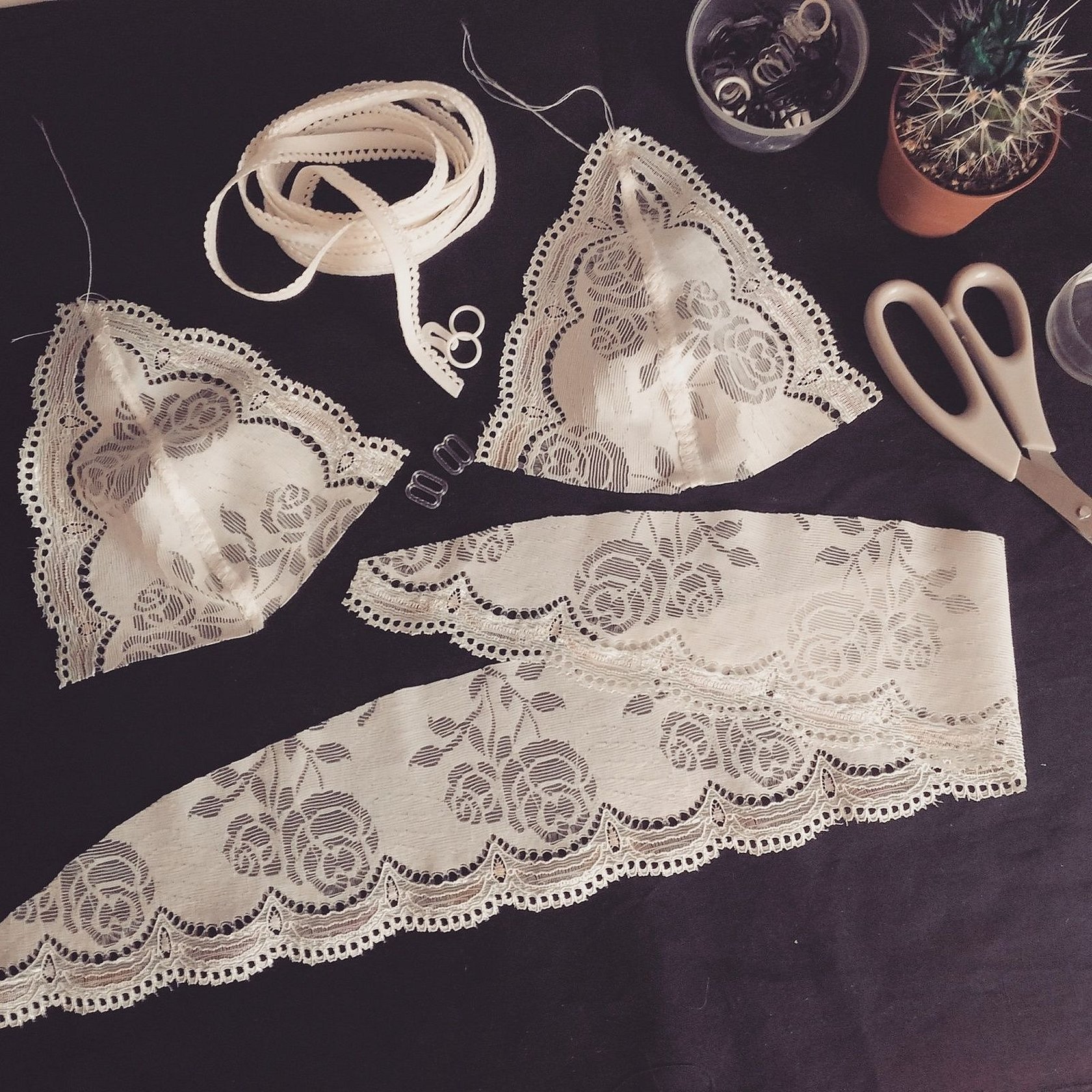 DIY Bralette-mønster med ryggfeste