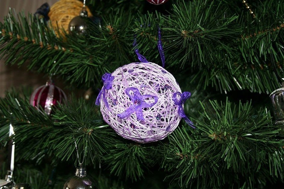 En trådkule til juletreet er en flott gave til det nye året