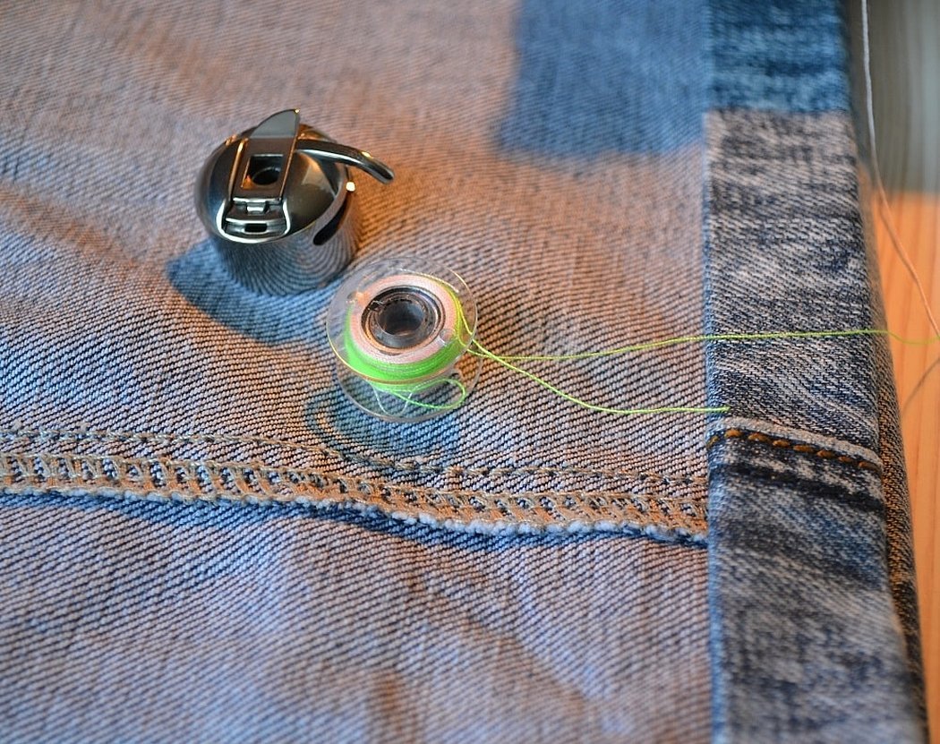 Tråder for å legge jeans