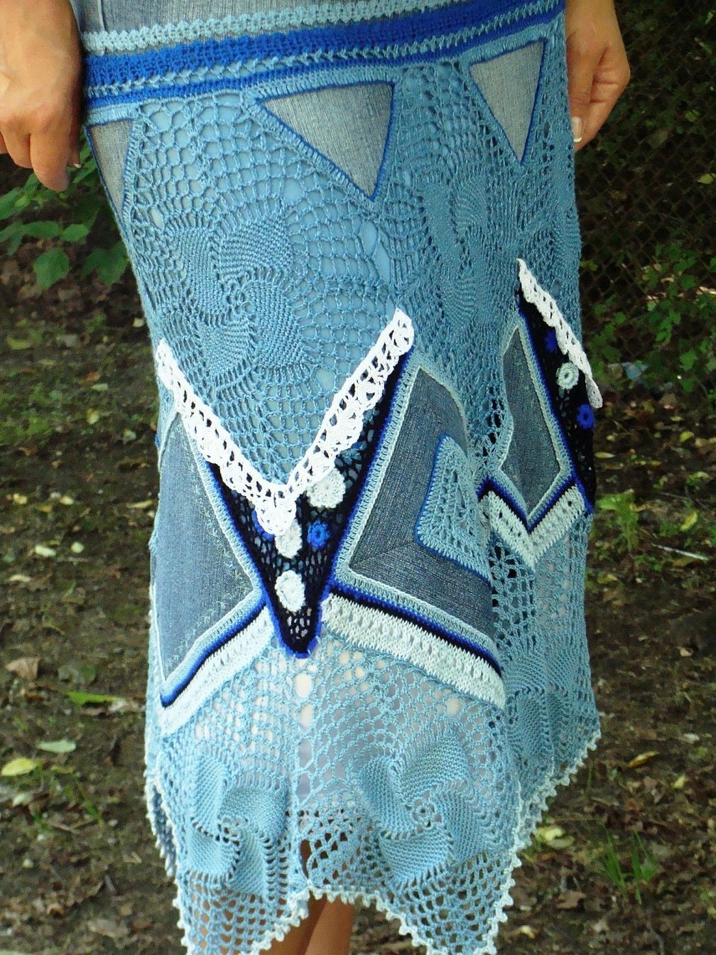Et interessant alternativ i boho-stil med tillegg av strikkede elementer