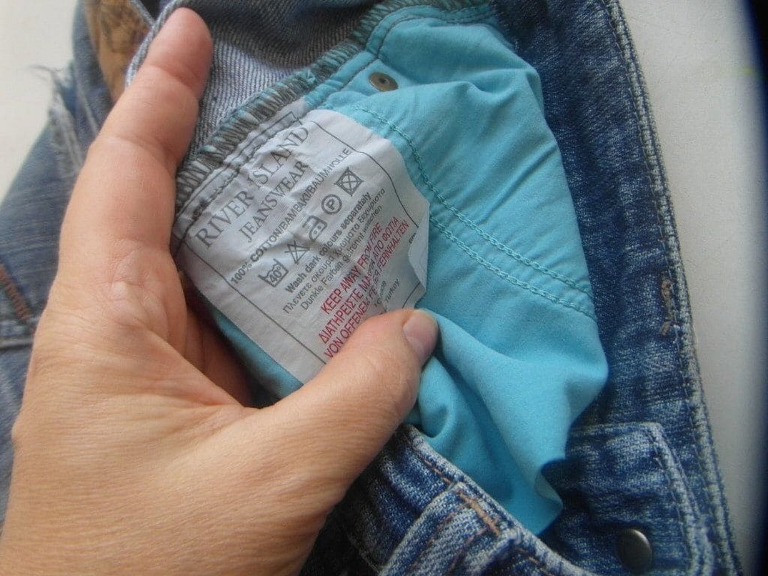 Når du vasker jeans for å krympe dem, bør du ikke følge produsentens anbefalinger.