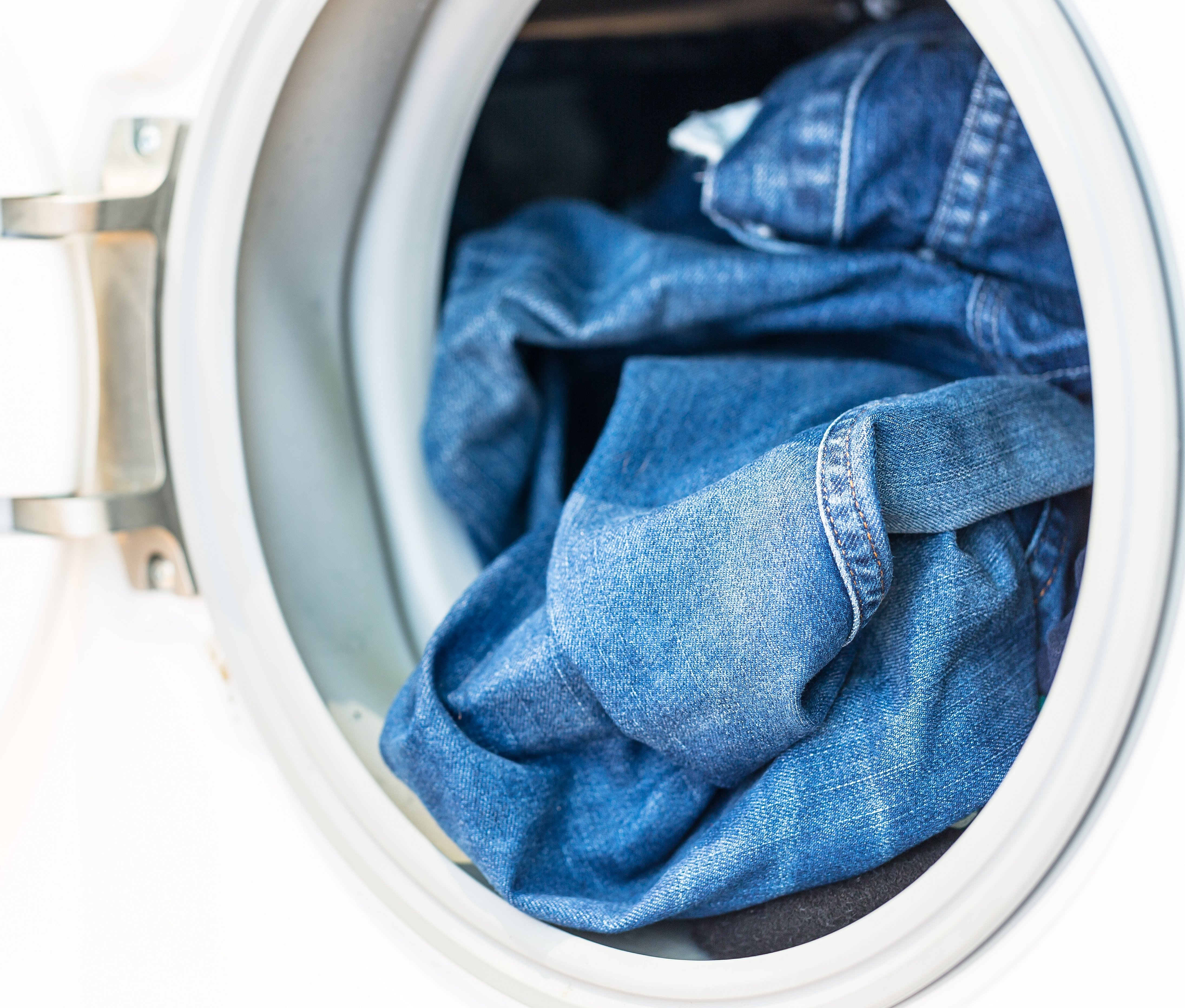 Ved 90 grader i bilen krymper jeans garantert