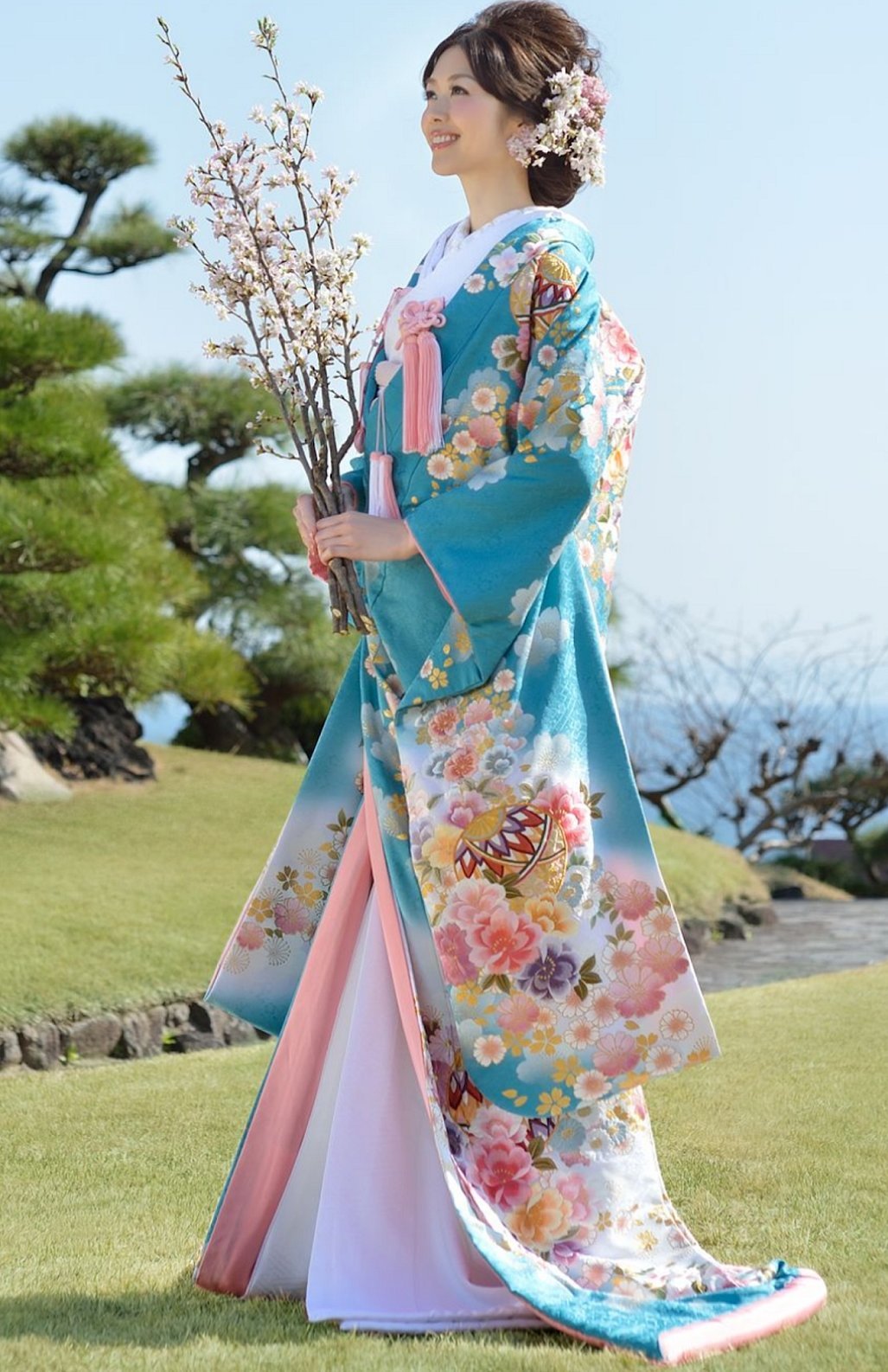 Jente i tradisjonell japansk kappe