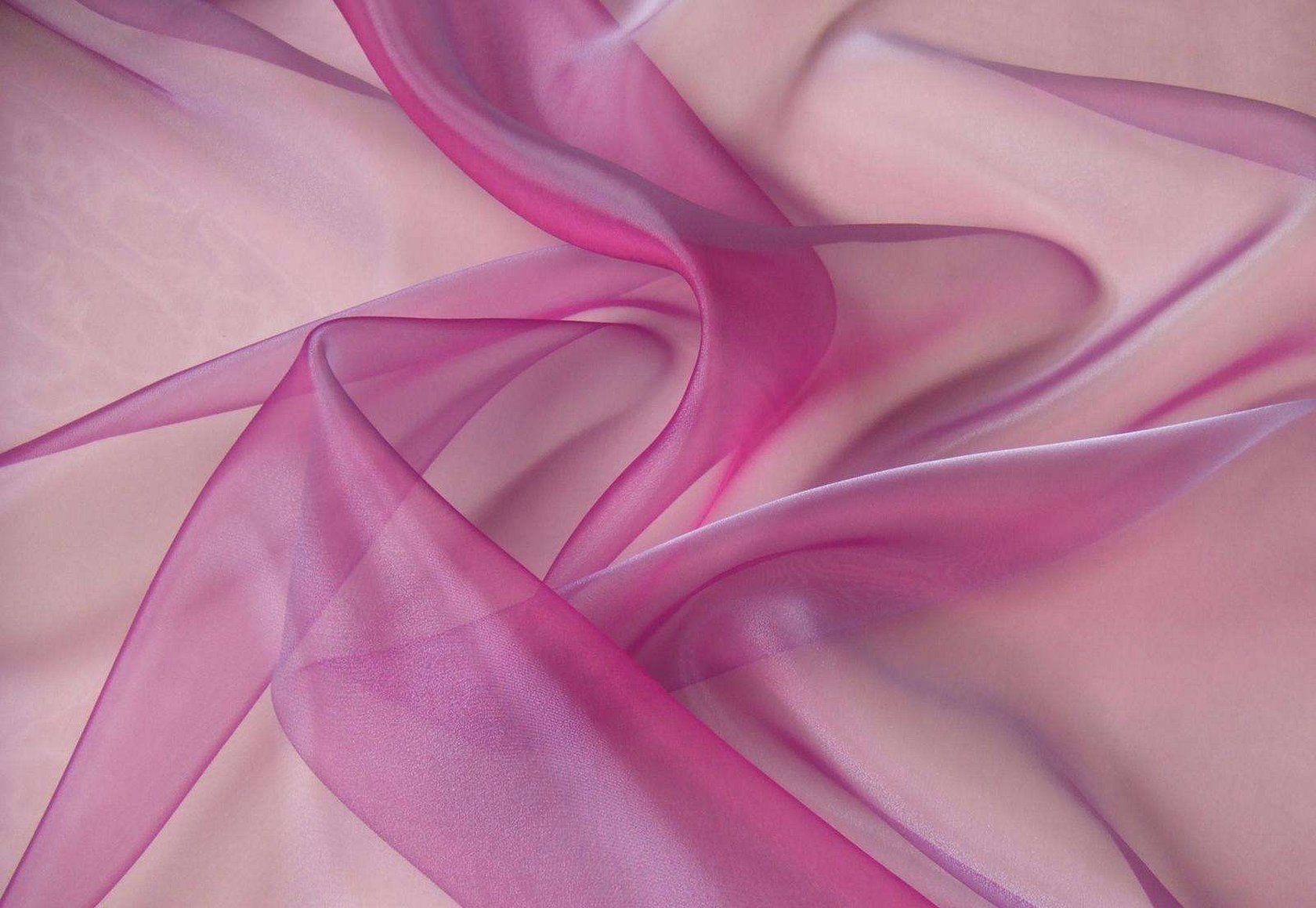 Chiffon som et vanlig materiale for sying
