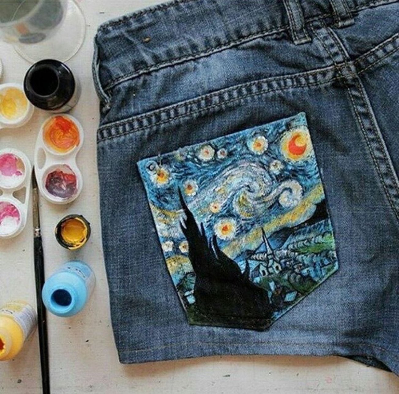 Tegning på jeans
