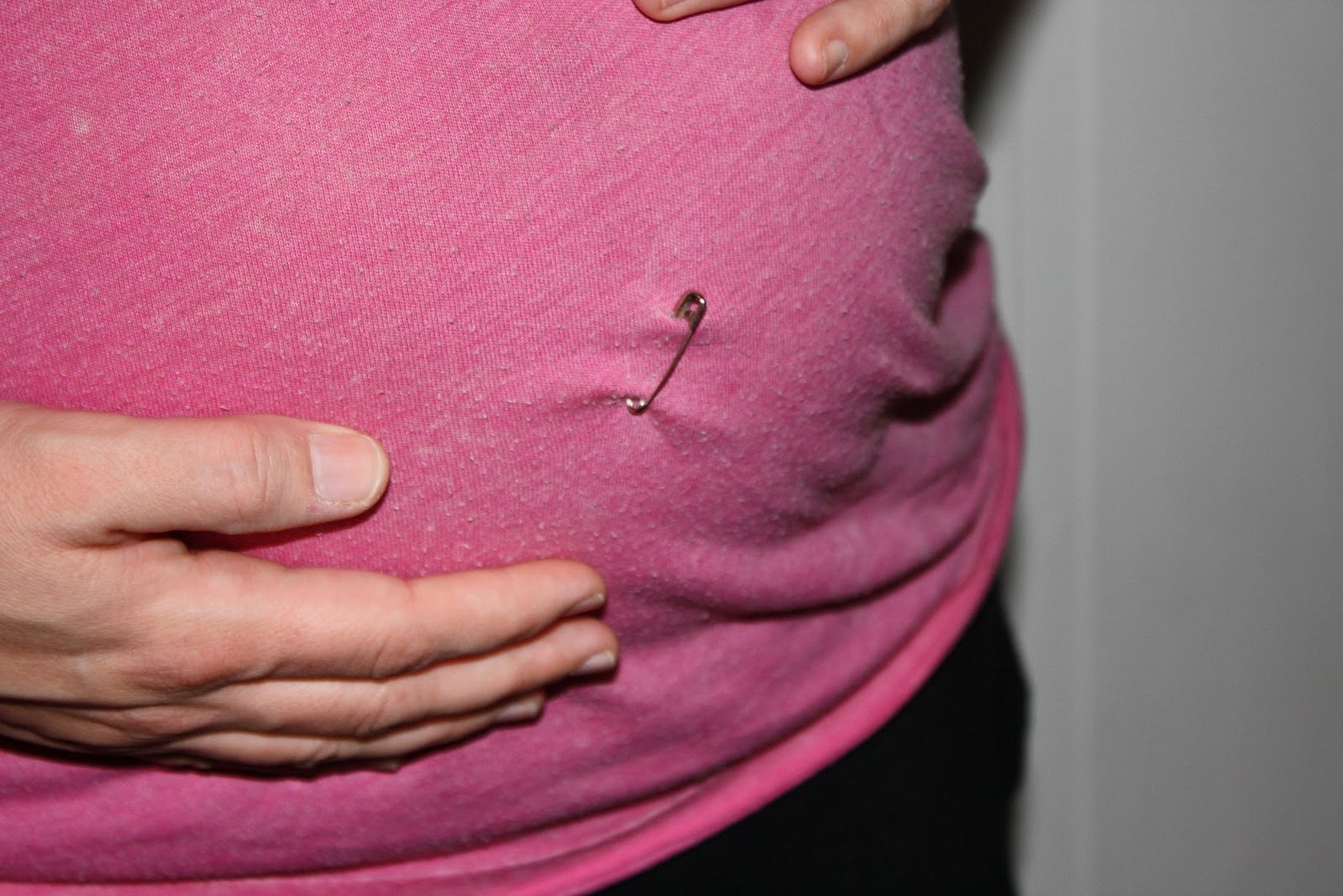 Pins mot det onde øyet er populære under graviditet