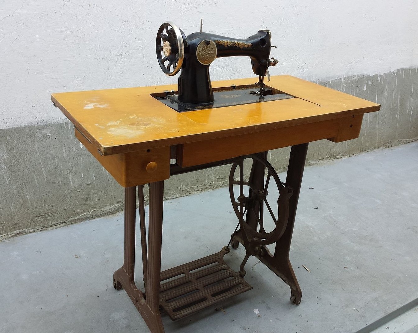 Fotmaskiner drives av en mekanisk pedal.