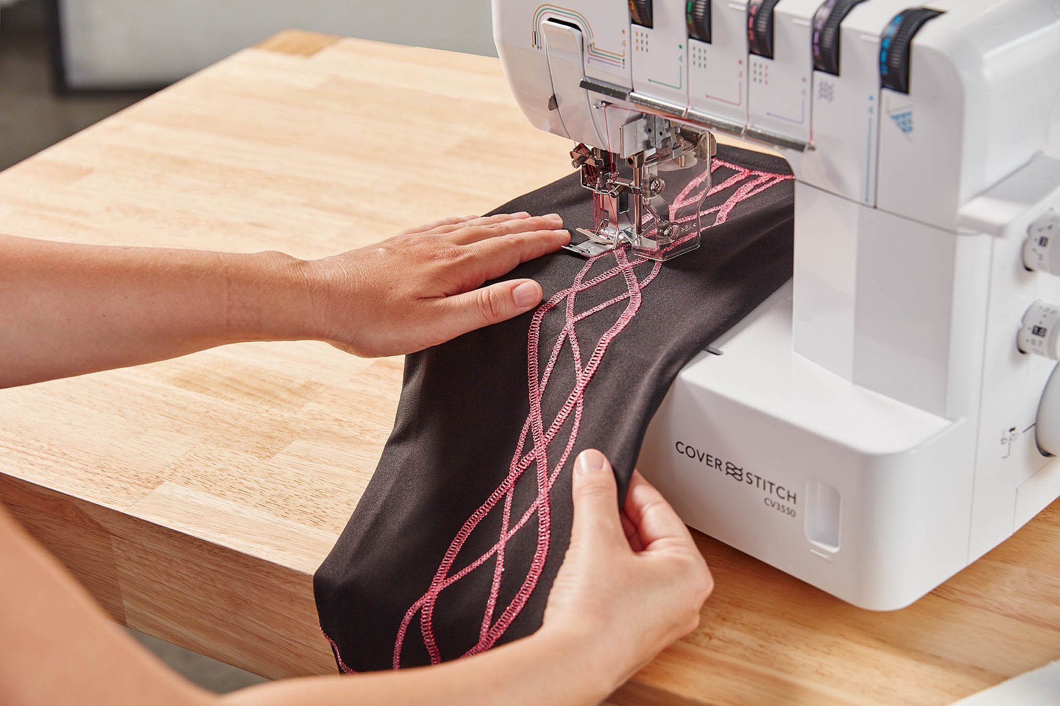 Hvordan fungerer en overlock?