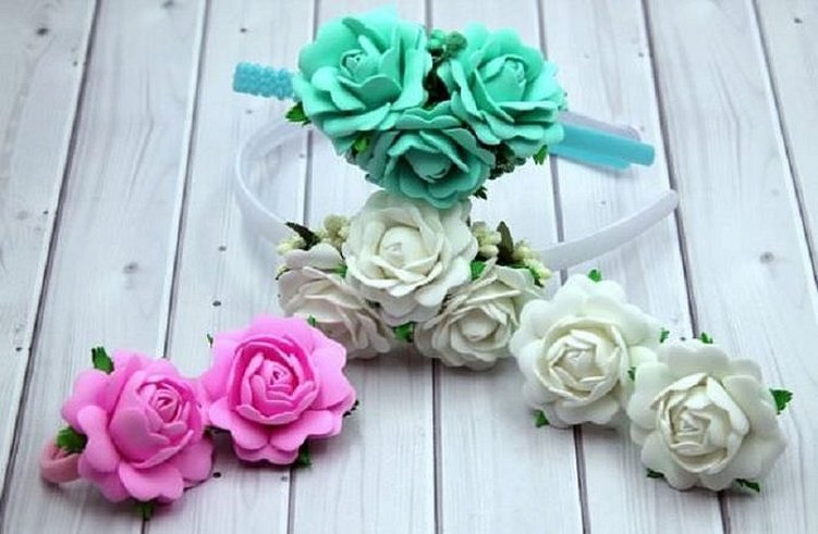 Små blomster laget av dette materialet er spesielt vakre.