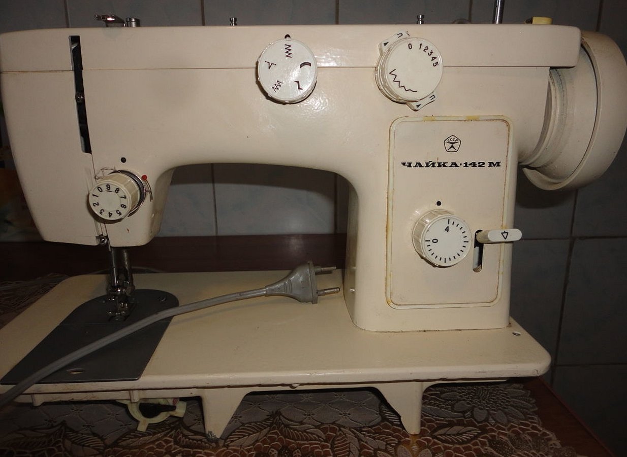 เครื่องจักรเย็บผ้า Chaika 142 M