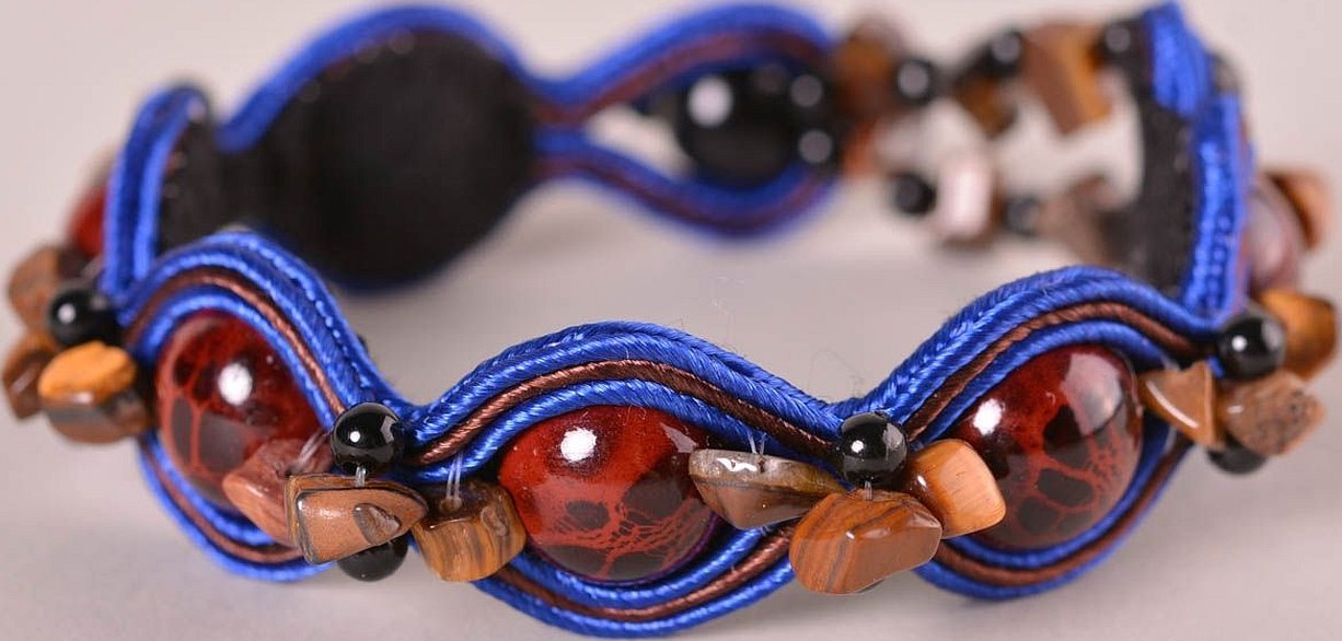 Soutache-armbånd