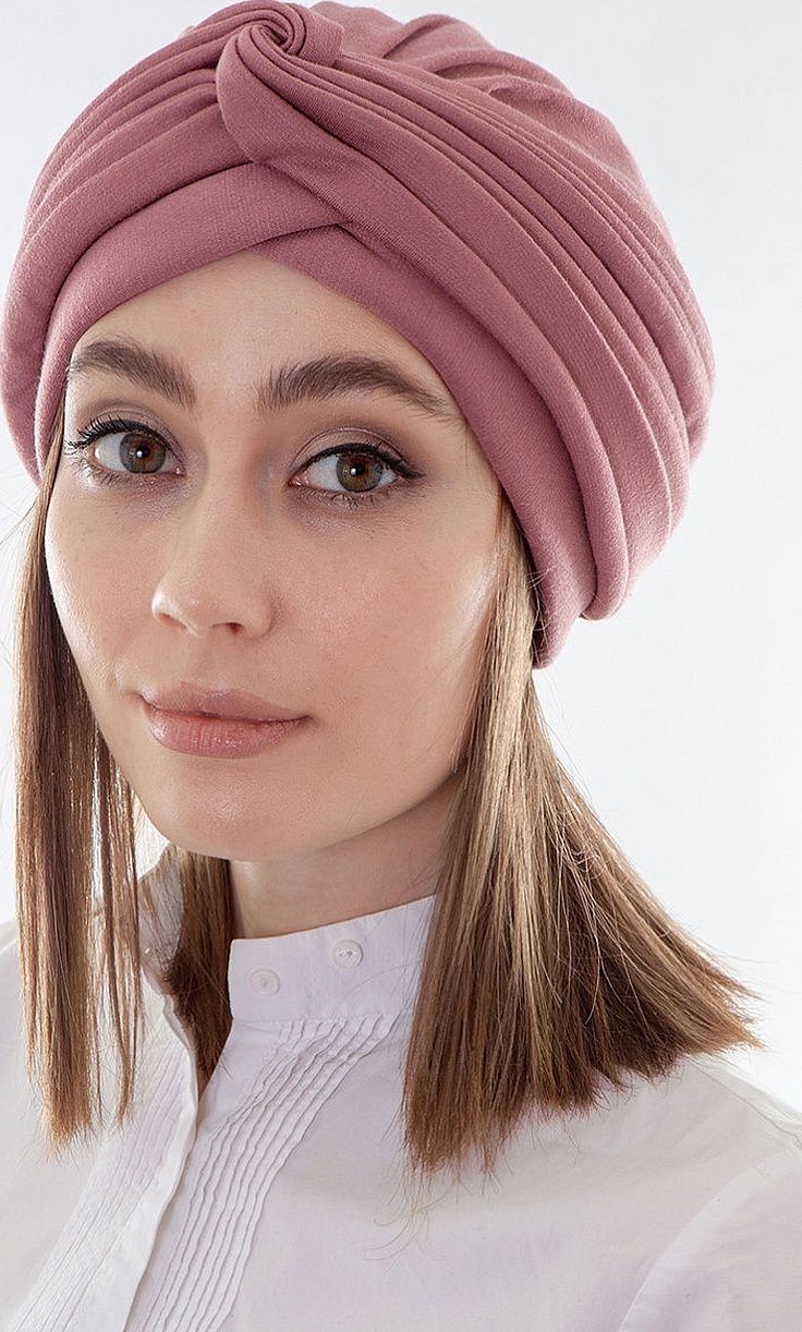 Turban laget av strikket stoff