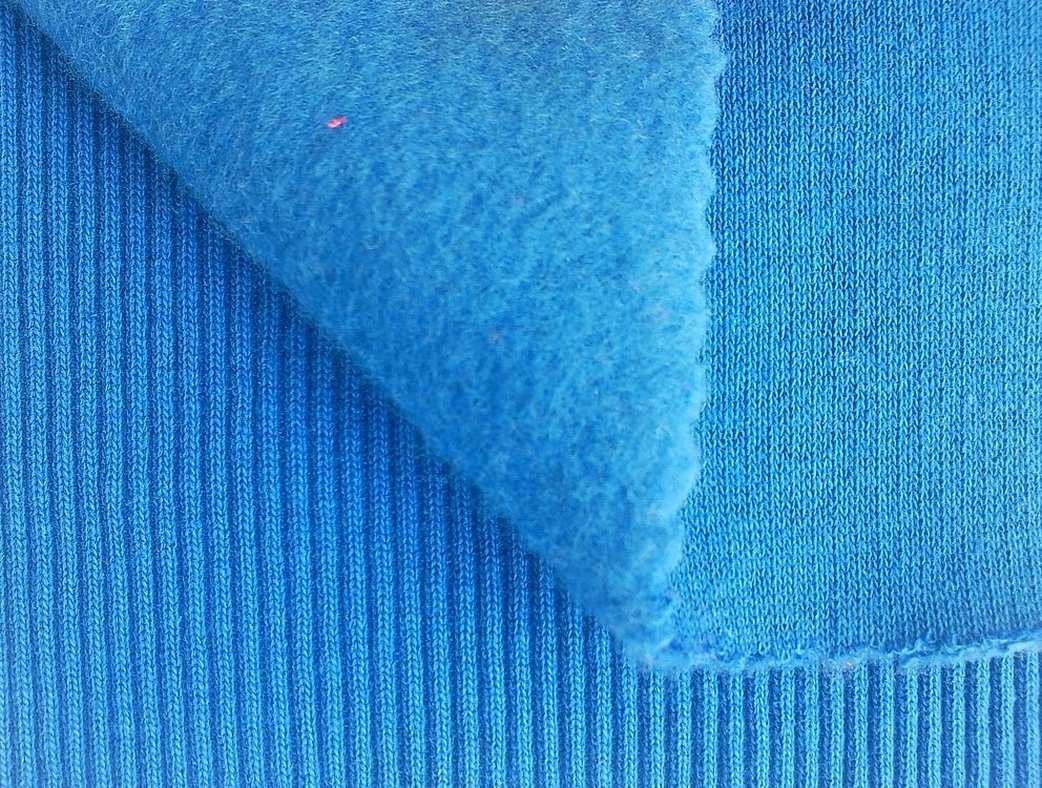 Børstet fleece er det perfekte stoffet til en bomberjakke eller genser