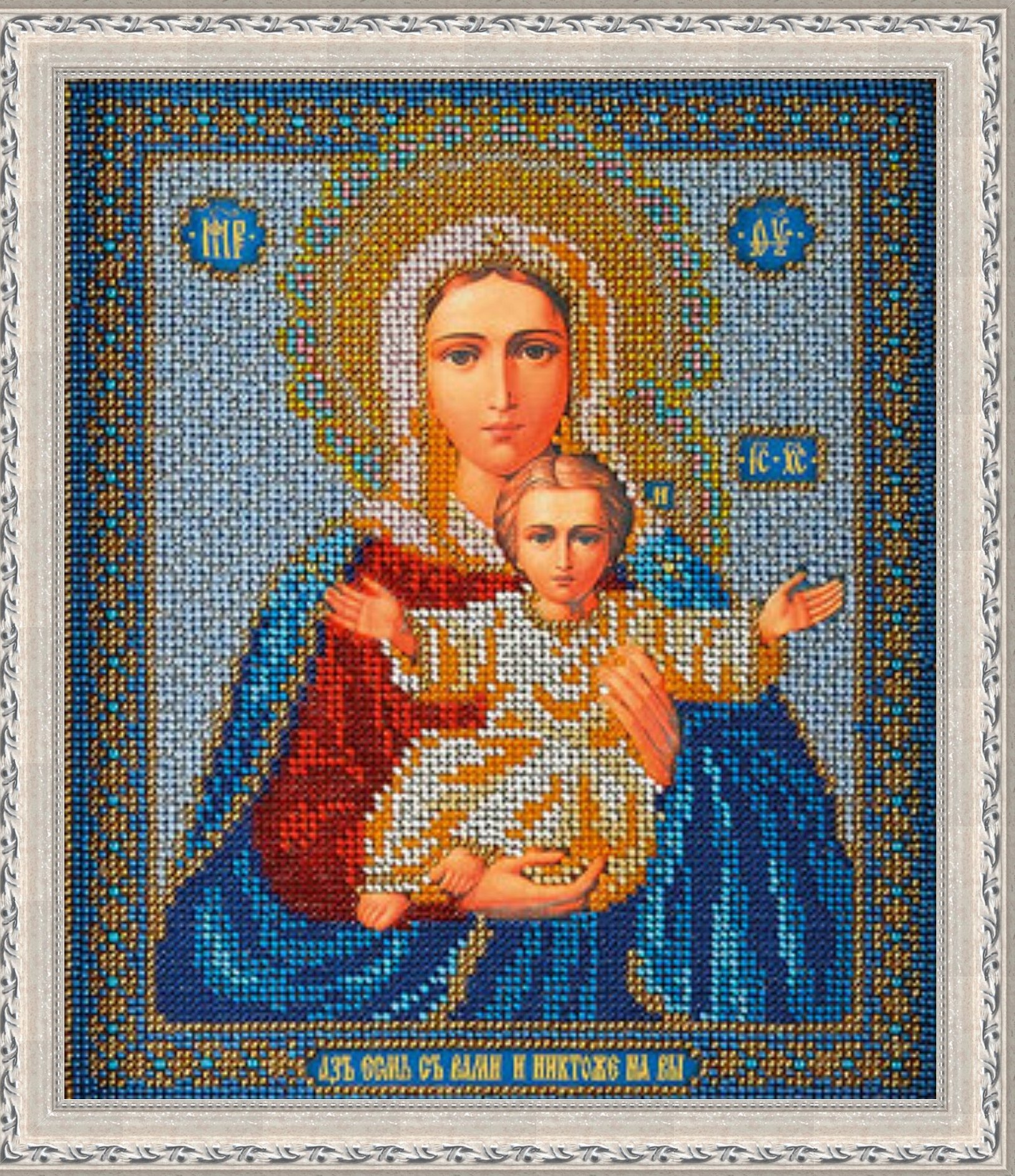 Hellige kan avbildes på forskjellige måter, et ikon av Guds mor kan broderes med perler.