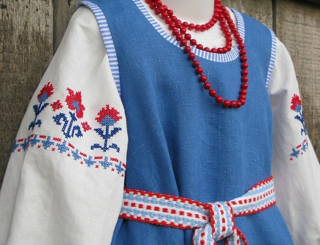 Broderi på russisk nasjonaldrakt
