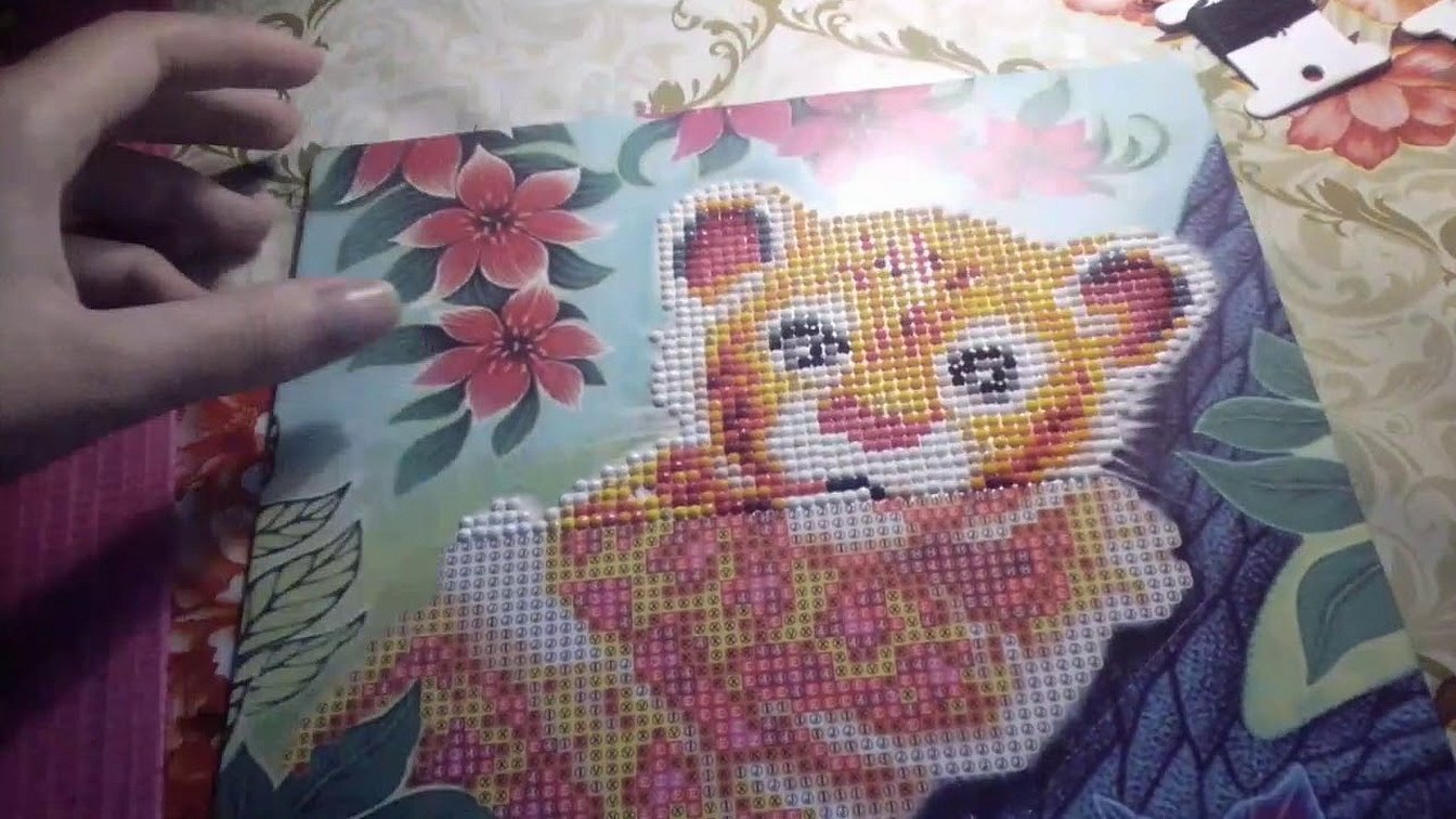 Broderi av en tigerunge