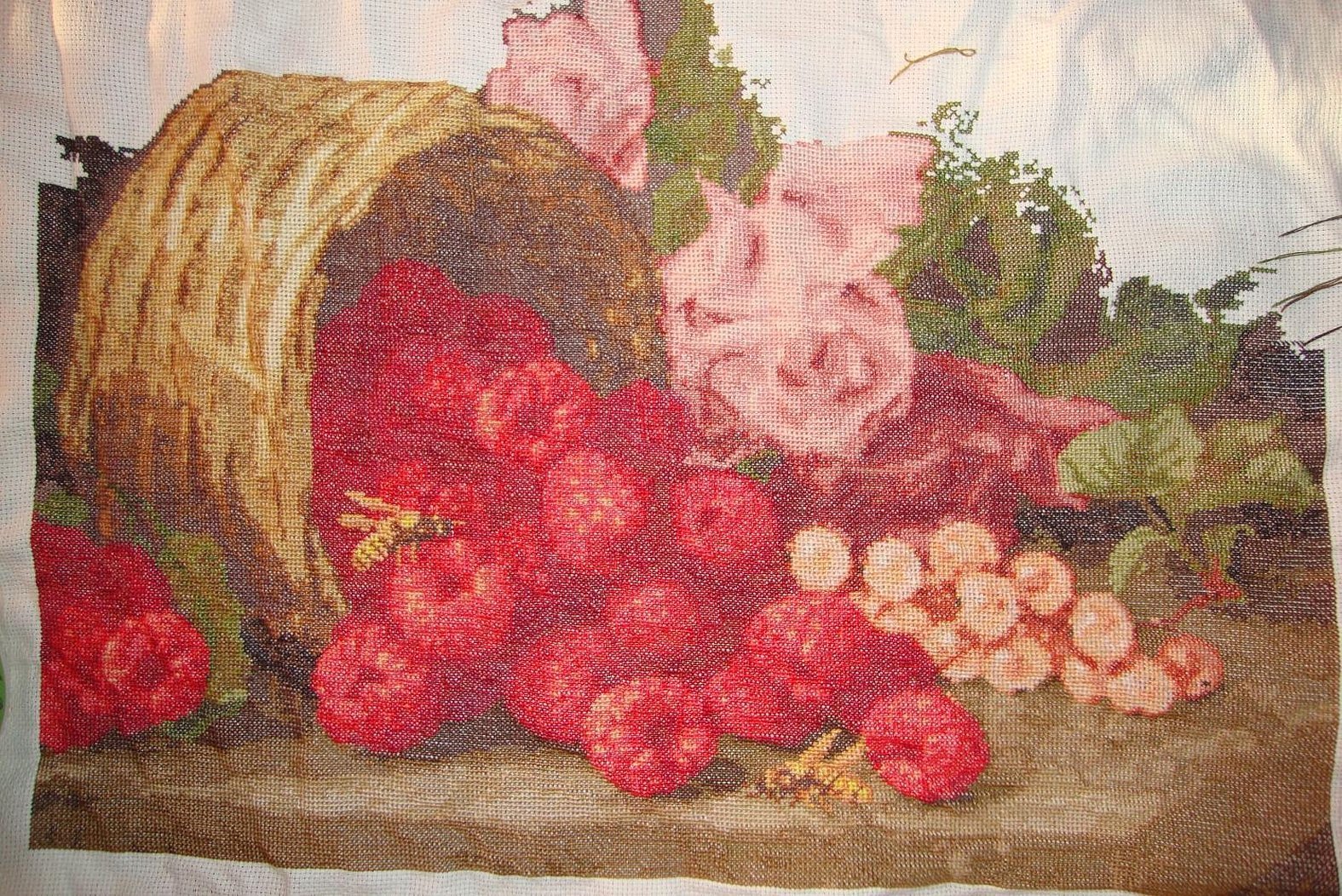 Bringebær- og rosebroderi