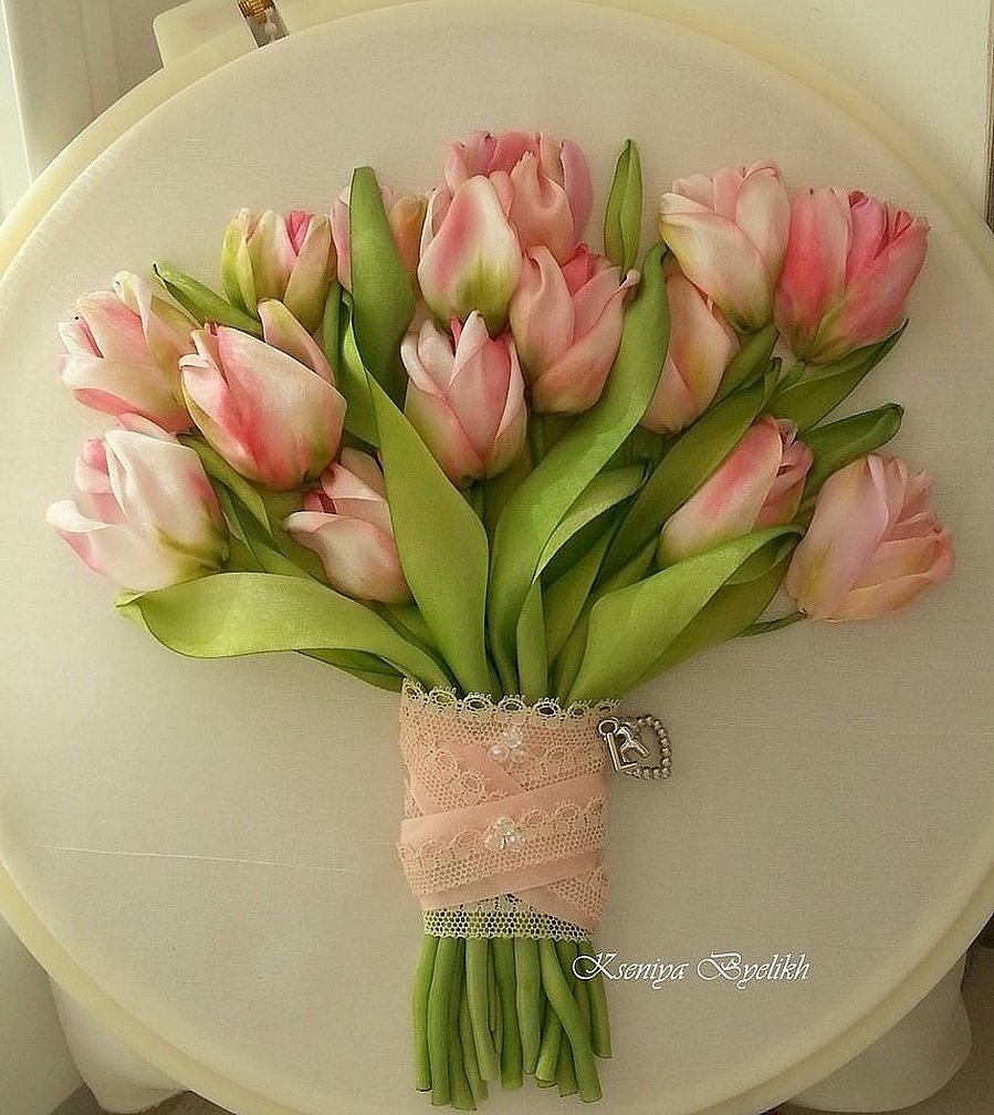 Tulipaner fra bånd