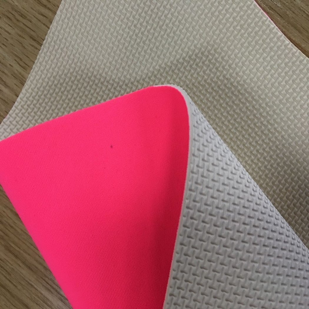 Pustende neoprenstoff