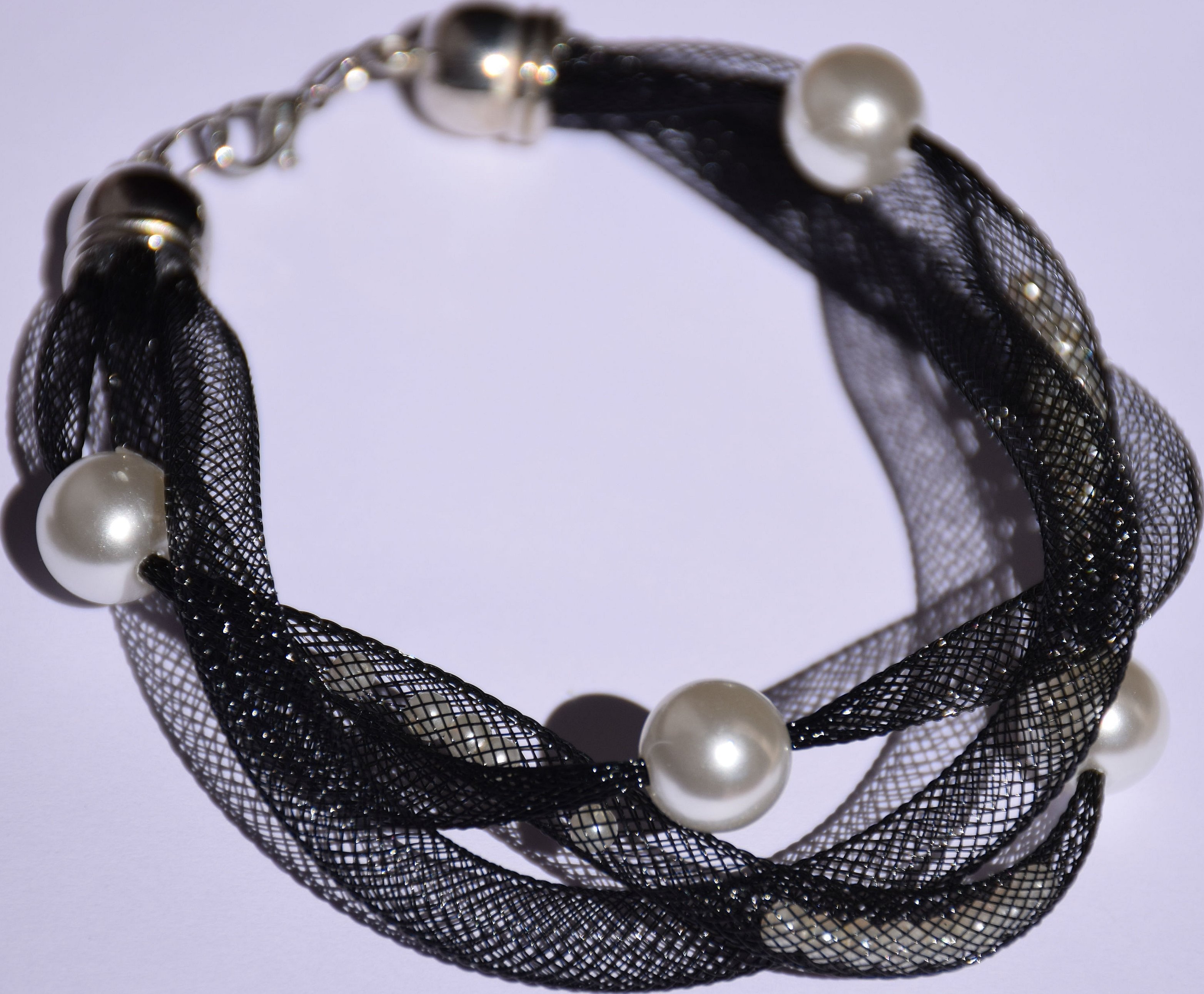 Du kan lage originale perler eller armbånd av rørformede