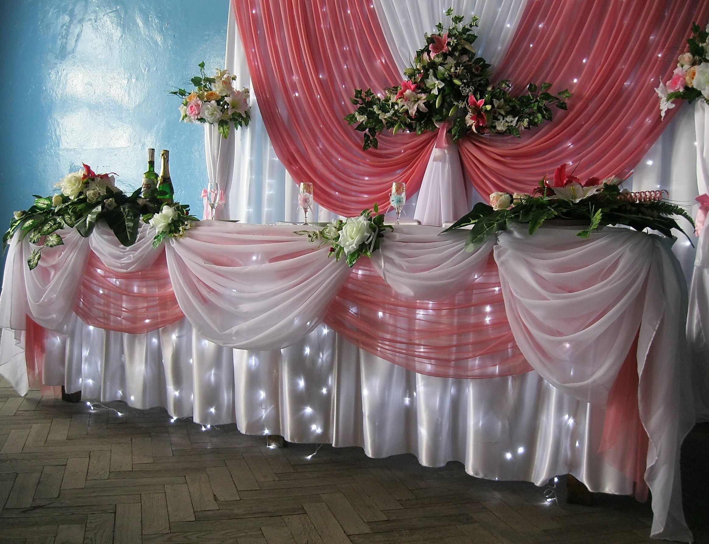 Dekorere en bryllupssal med organza