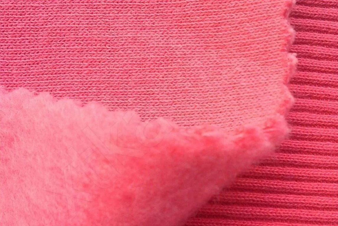 Fleece er en «blanding» av bomull og syntetiske fibre.