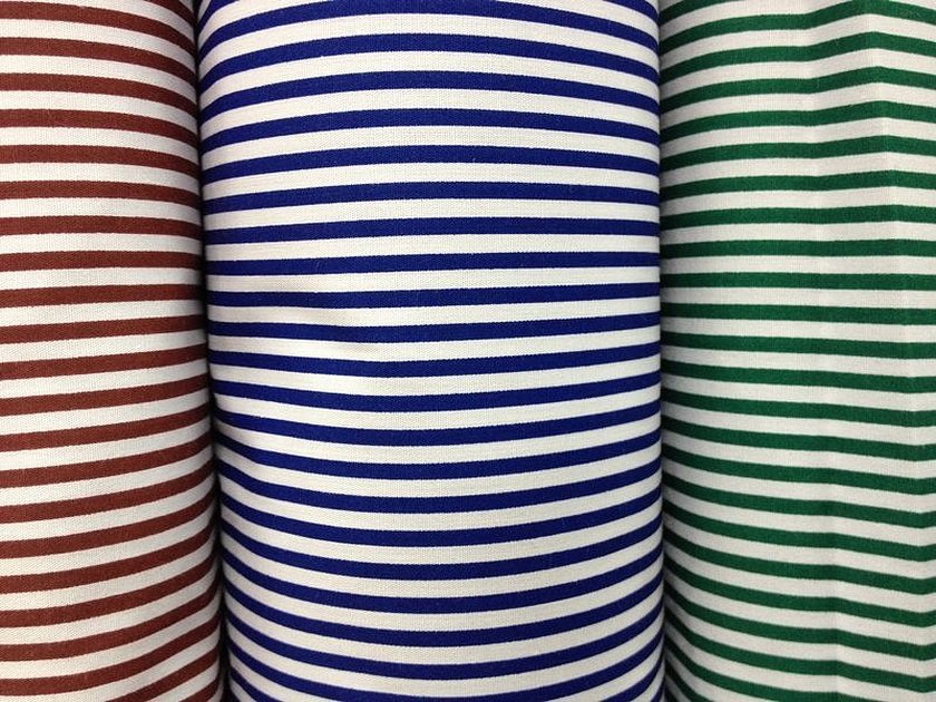 Stoffet kan ikke bare være ensfarget, men også med et mønster eller trykt design.
