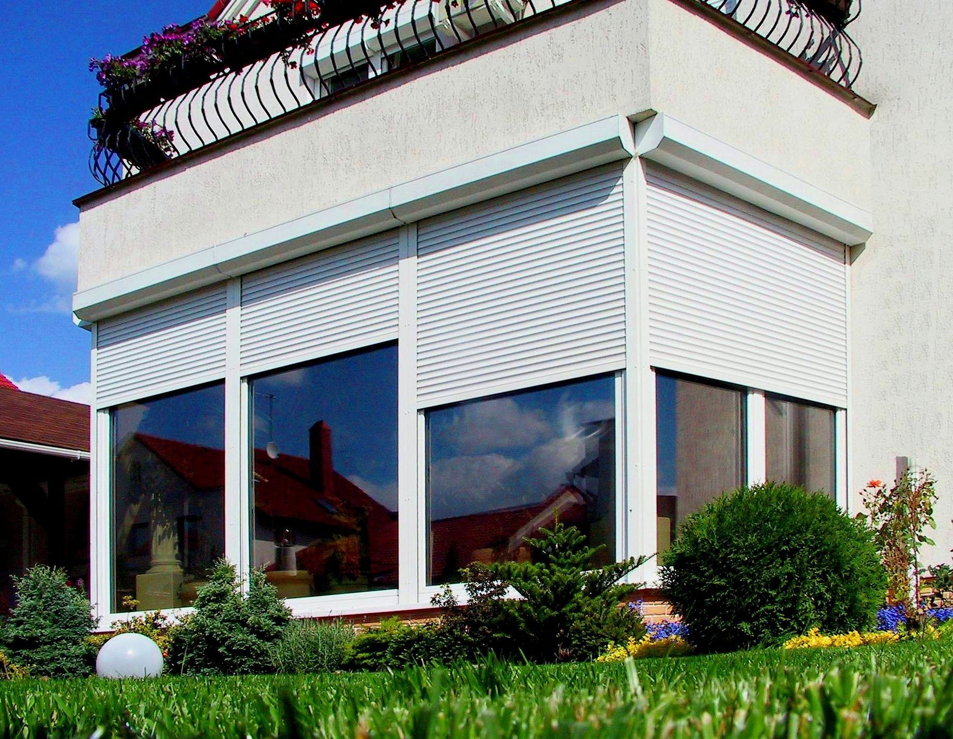 Beskyttende persienner beskytter mot solen