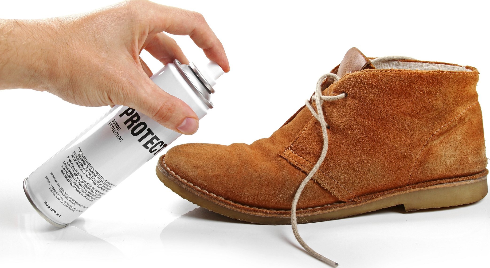 Dipingere gli stivali con vernice spray